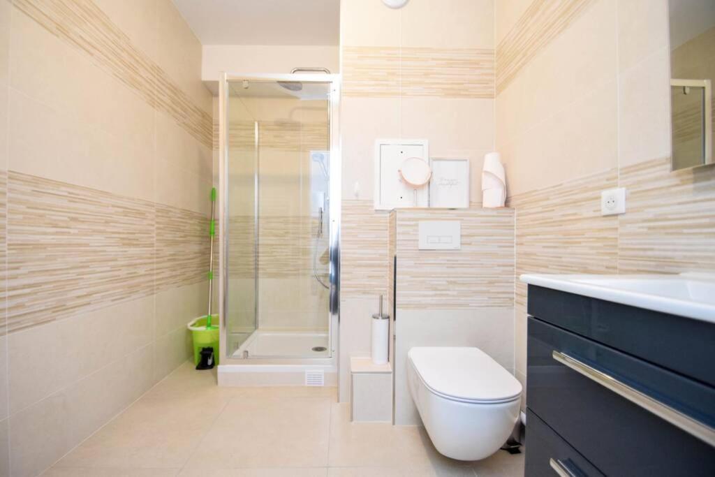 Studio Neuf Paris La Defense Metro 15 Rueil - Suresnes - Mont Valerien Buitenkant foto