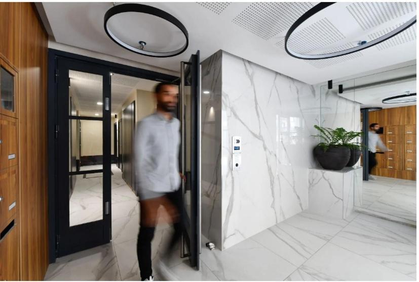 Studio Neuf Paris La Defense Metro 15 Rueil - Suresnes - Mont Valerien Buitenkant foto